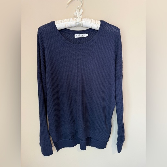Velvet by Graham & Spencer navy blue top. In great condition!! ⭐️🌟⭐️ - Picture 1 of 9